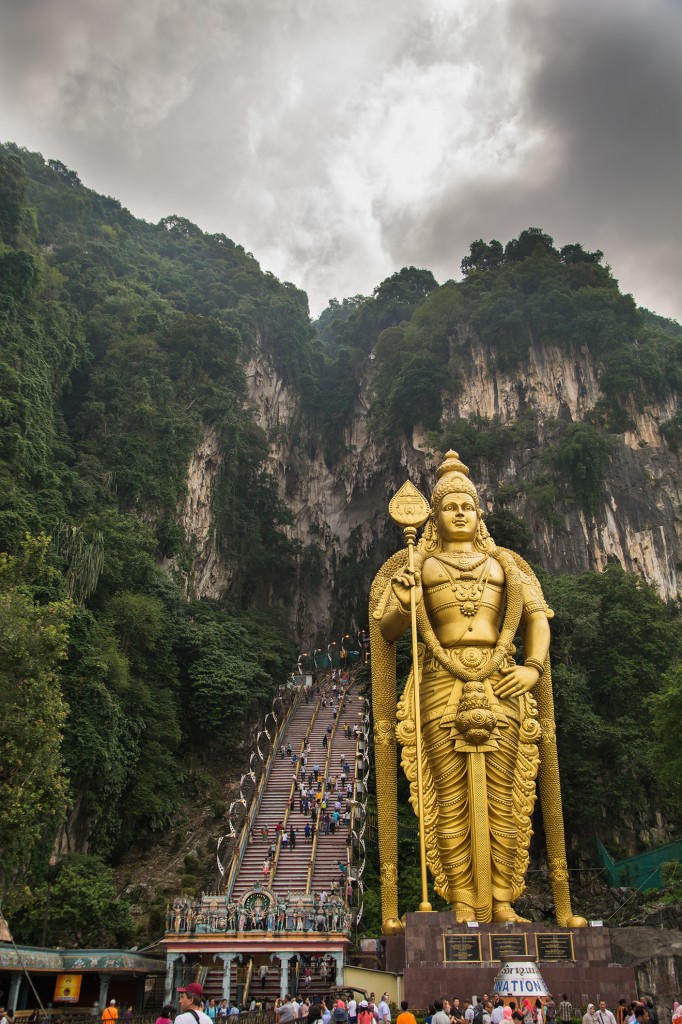 Batu Caves - posąg przed wejściem