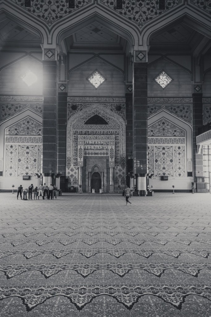 Nowy dywan w Putra Mosque