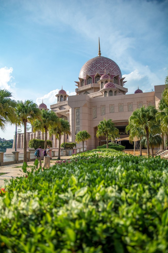 Inny widok na Putra Mosque