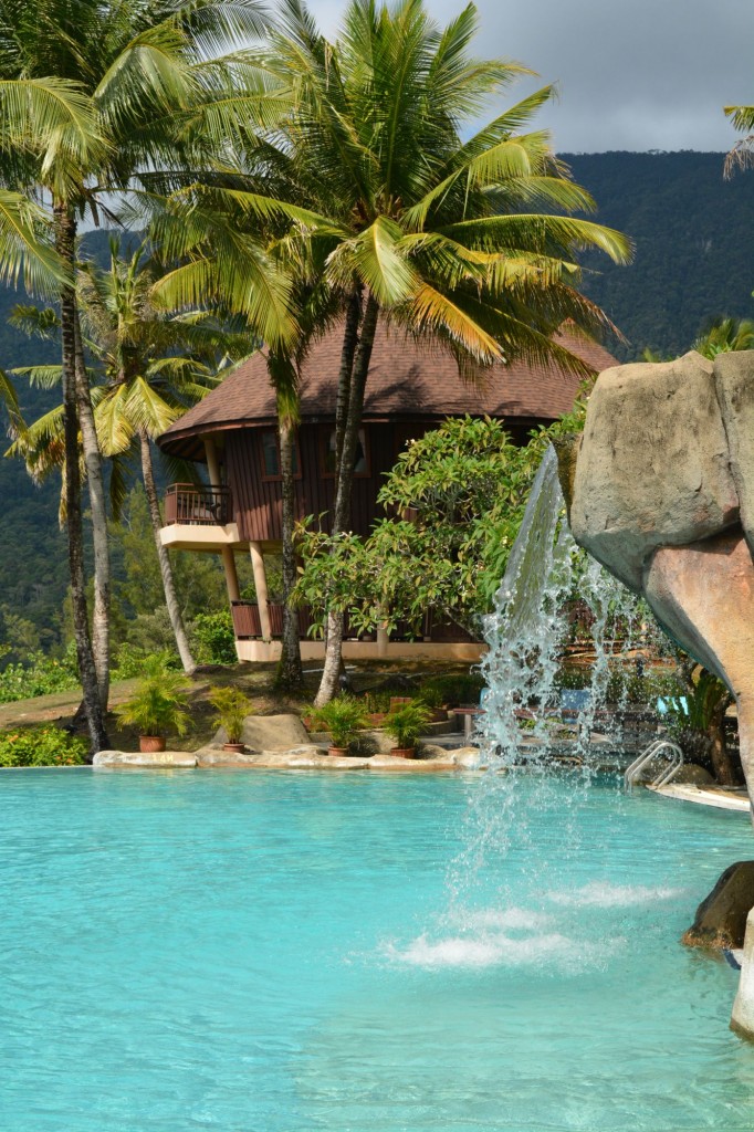 Górny basen w Damai Beach Resort.