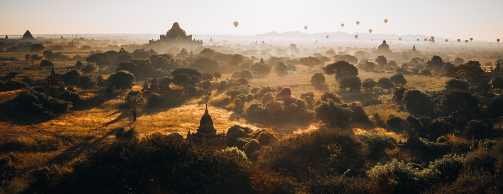 Lądujące balony w Baganie