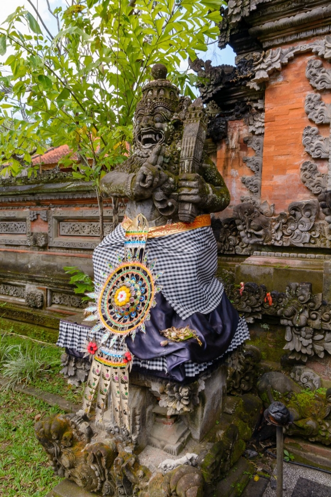 Posąg w jednej z balijskich świątyń