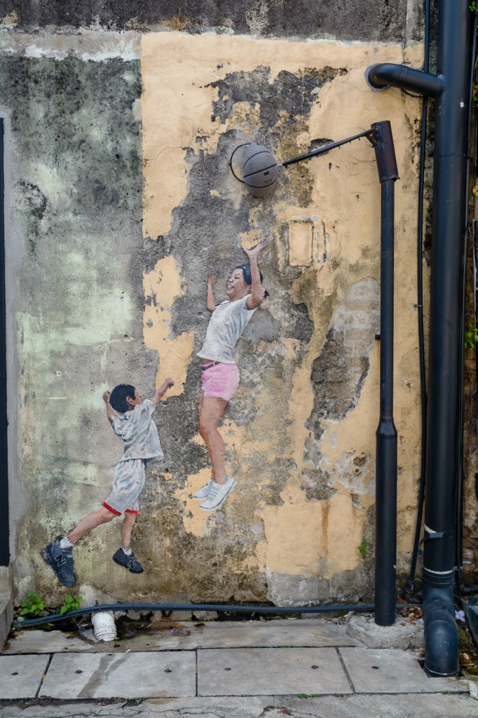 Murale w Georgetown: dzieci grające w koszykówkę