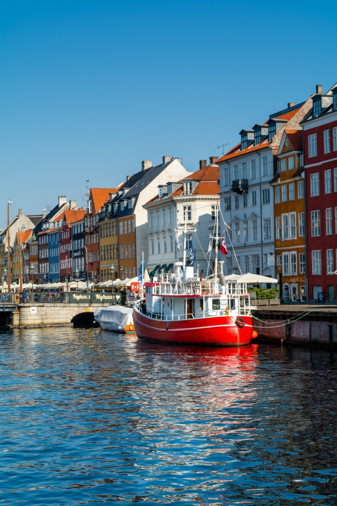 Statek zacumowany w kanale Nynhvan