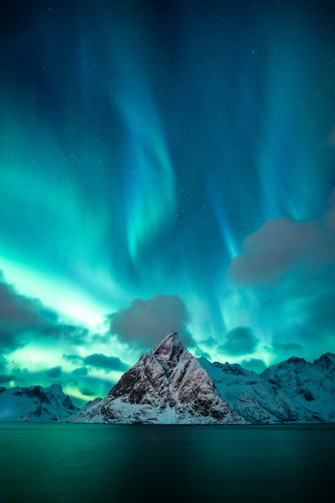 Zorza polarna widziana z wyspy Hamnøy