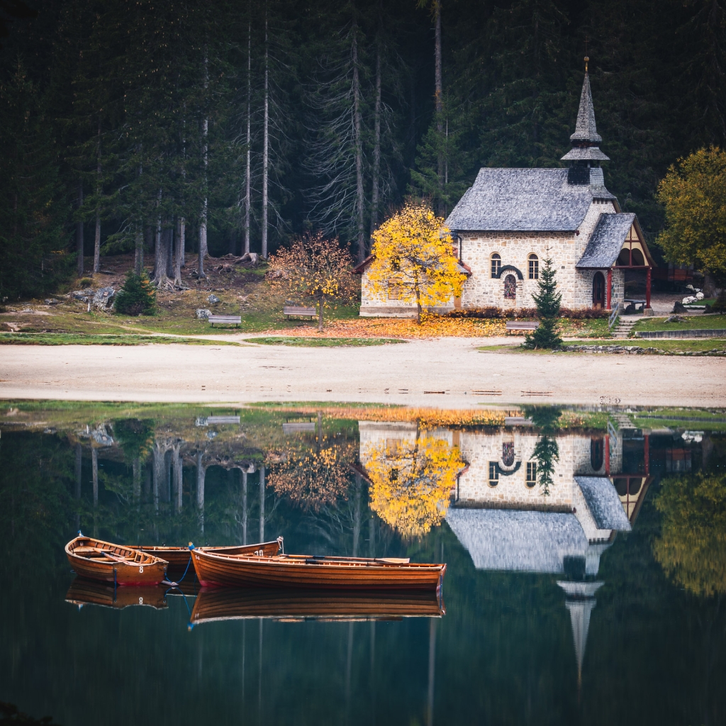Kaplica przy Lago di Braies