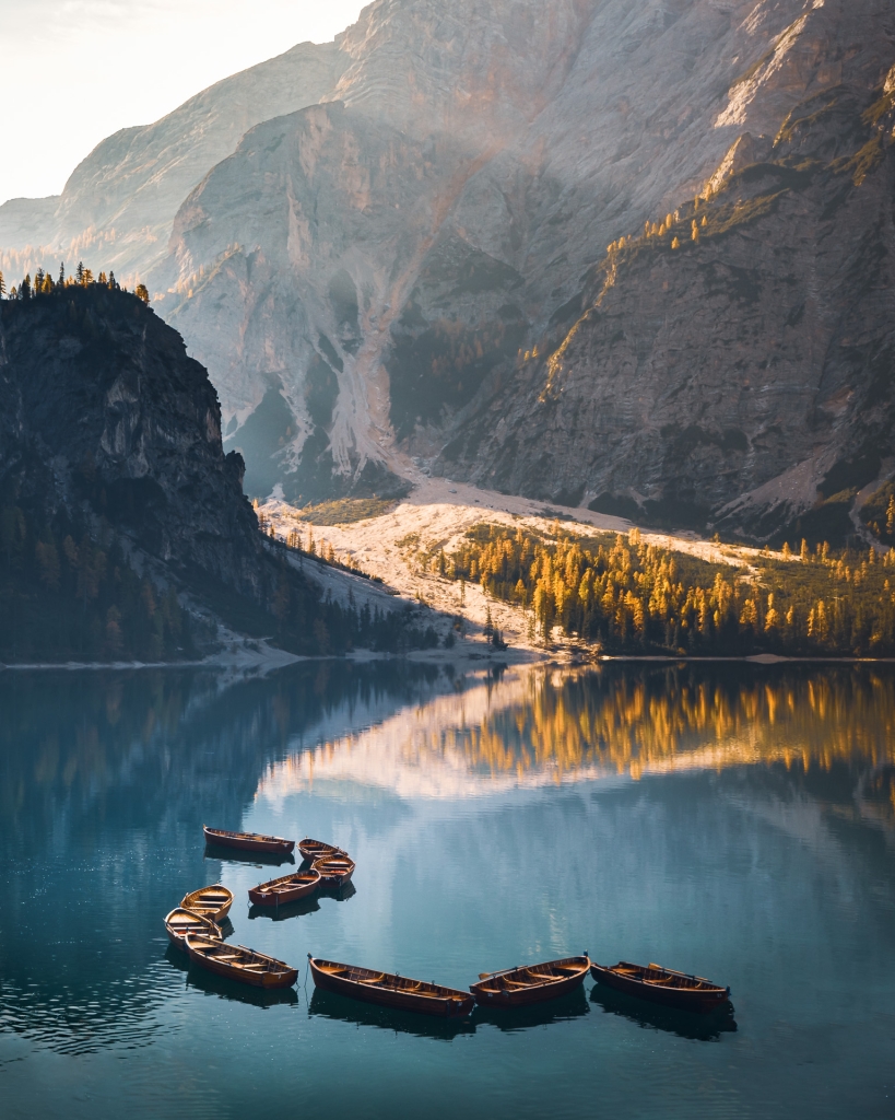 Lago Di Braies i słynne łódki